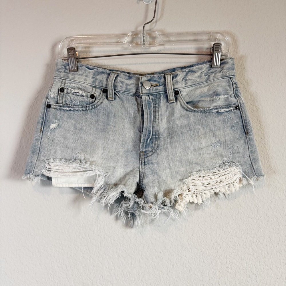 Free People We the Free Daisy Chain Crochet Distresssed Cutoff Jean Shorts 26